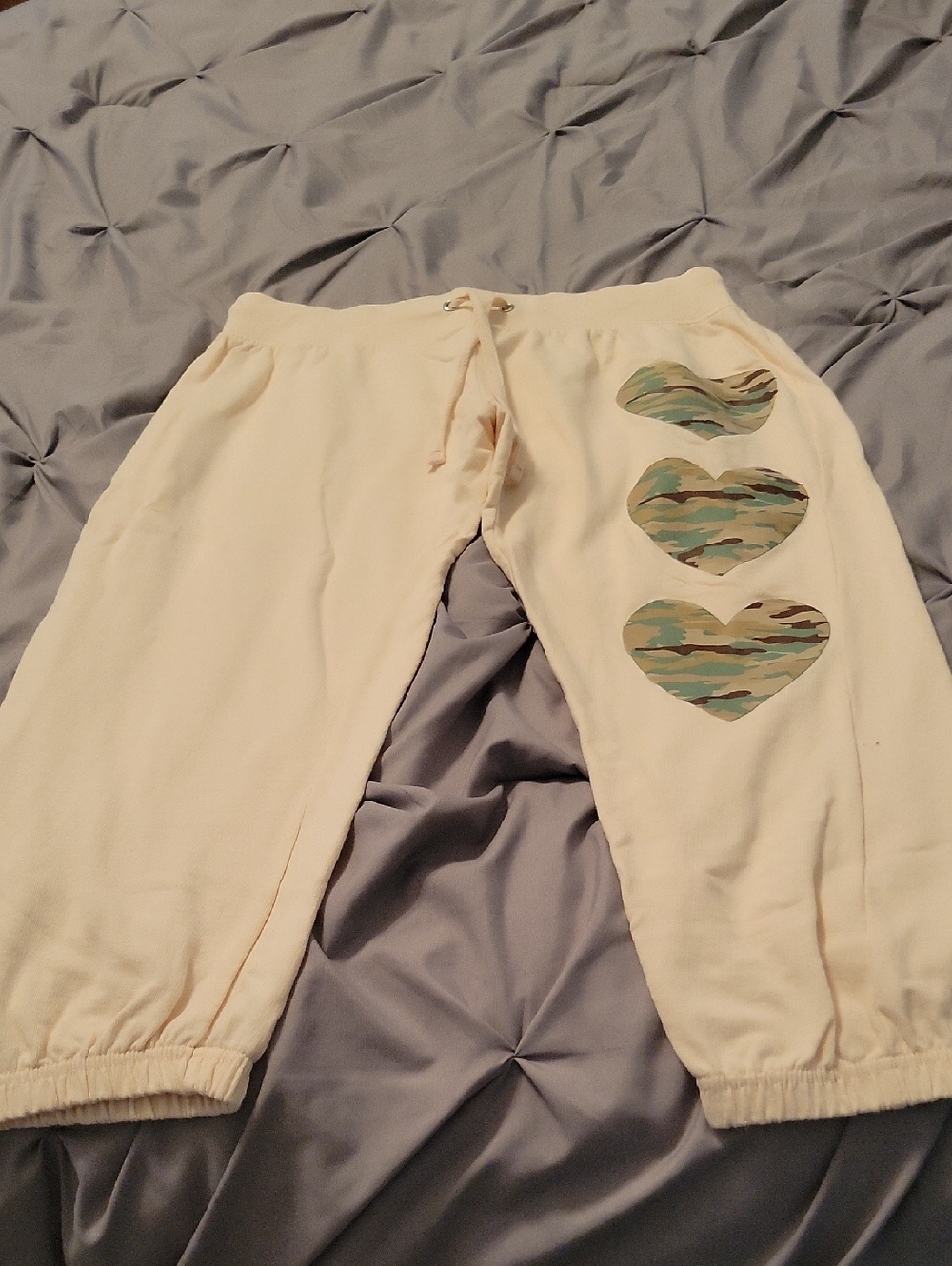 Cream Jogger Sweatpants with Camo Heart Accent